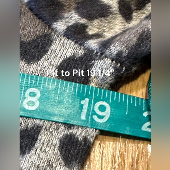 Ellen Tracy Cozy V-Neck Tunic with Pockets Super Soft Animal Print Size Medium - Picture 12 of 16